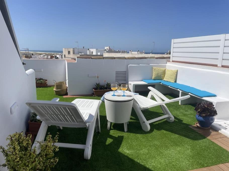 Casa Lola Conil, Azotea Al Mar Y Parking Solo Familias O Parejas Ferienhaus *