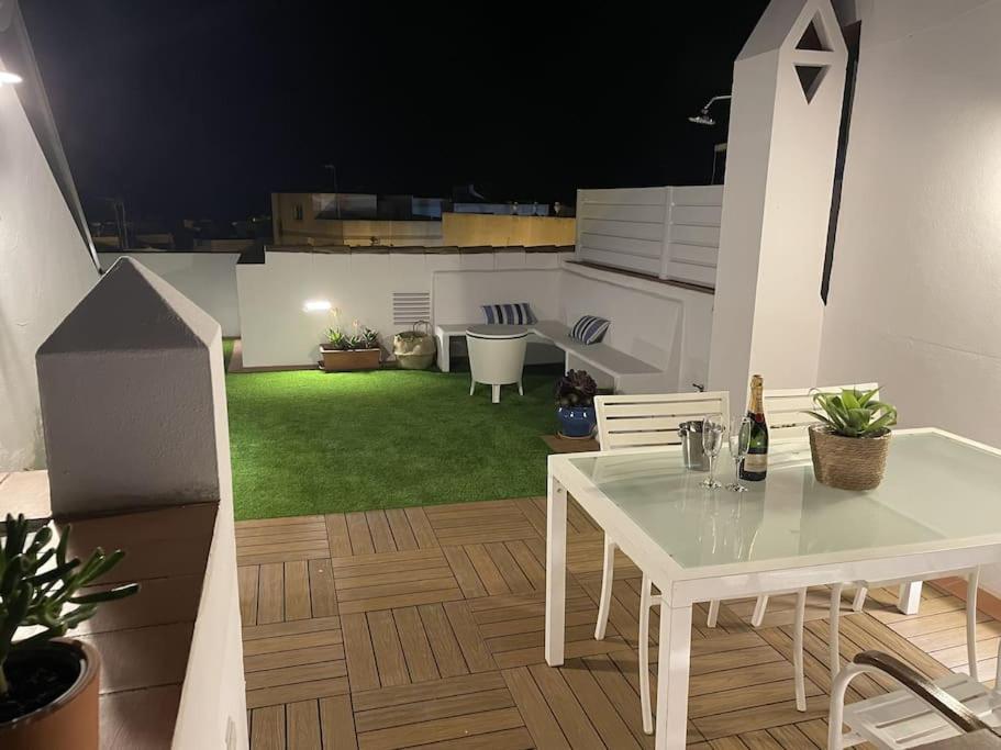 Casa Lola Conil, Azotea Al Mar Y Parking Solo Familias O Parejas Vakantiehuis Conil De La Frontera